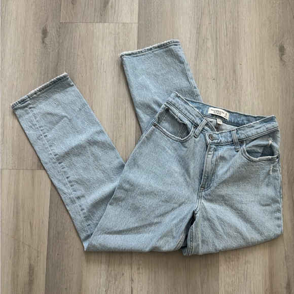 A&F Curve Love 90s Straight Jeans - Picture 1 of 4